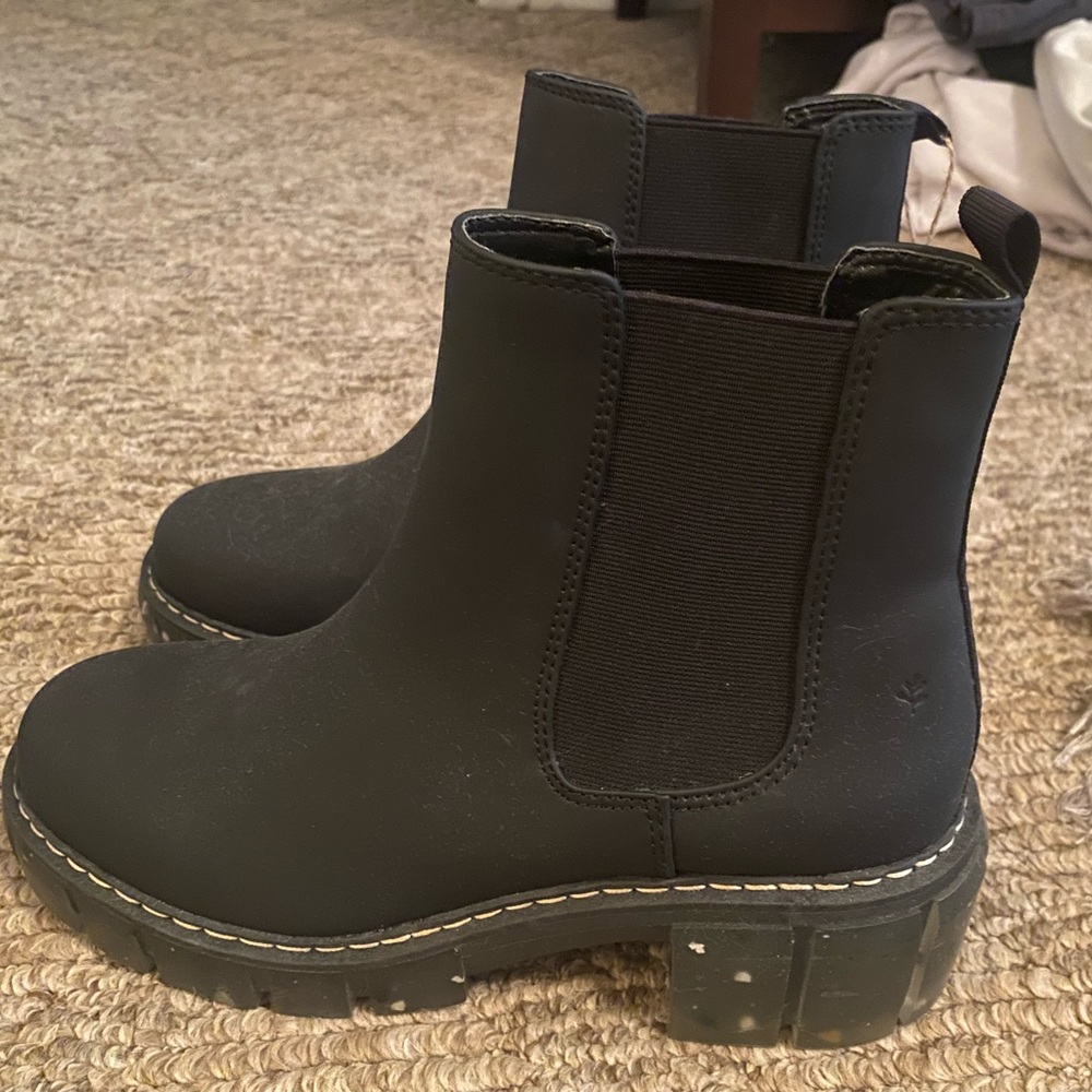 Steve Madden cool planet boots